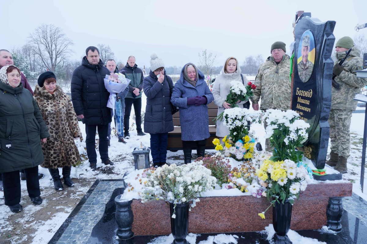 Місяць не дожив до дня народження: рідним Героя з Волині вручили його посмертну нагороду