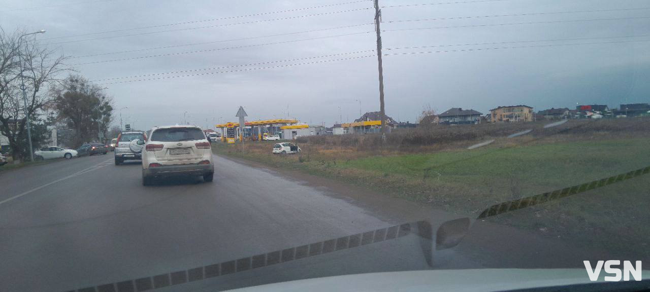 ДТП біля Луцька: від удару машина злетіла у кювет, рух ускладнено