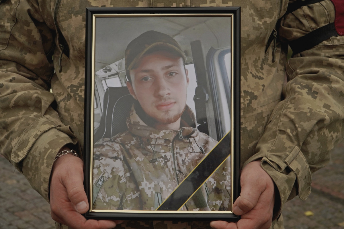 Поруч з домовиною – весільний коровай: на Волині попрощались з молодим Героєм Ігорем Новицьким