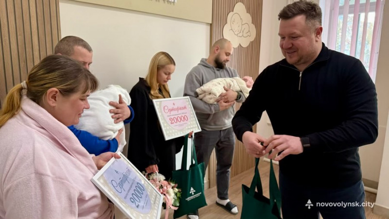 Естер, Дмитрик та Артур: перші новонароджені 2026 року отримали подарунки у громаді на Волині