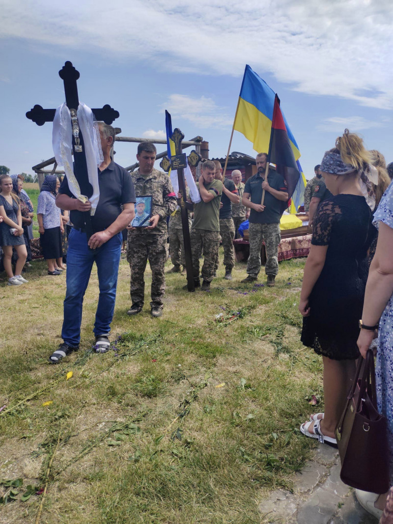 Двоє діток залишилися без батька: на Волині попрощалися з Героєм Володимиром Сіліком