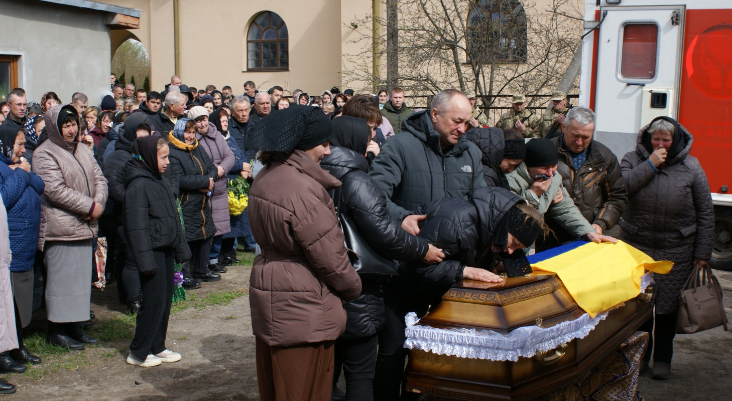 До останнього подиху – за Україну: у Луцькому районі попрощалися з Героєм Сергієм Мандзюком  