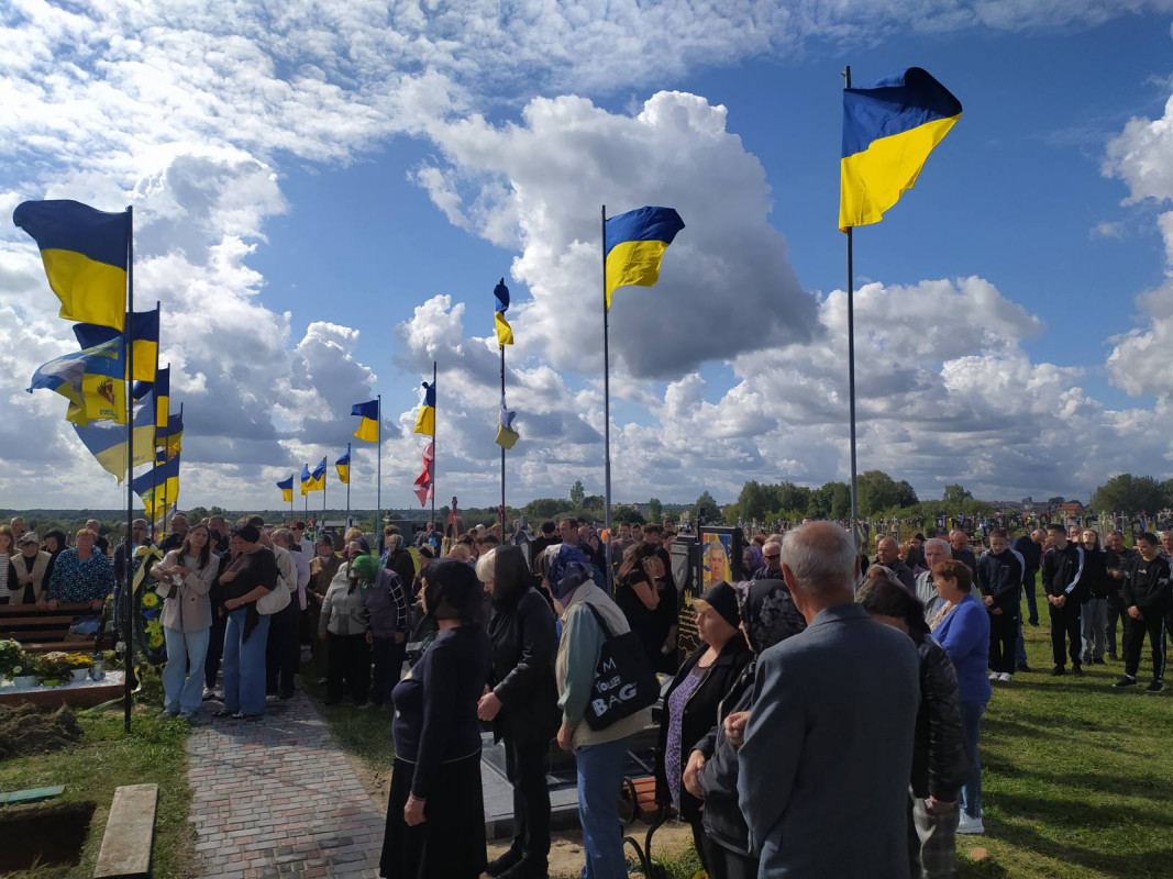 Загинув понад 9 місяців тому: на Волині попрощалися з Героєм Олегом Оліферчуком