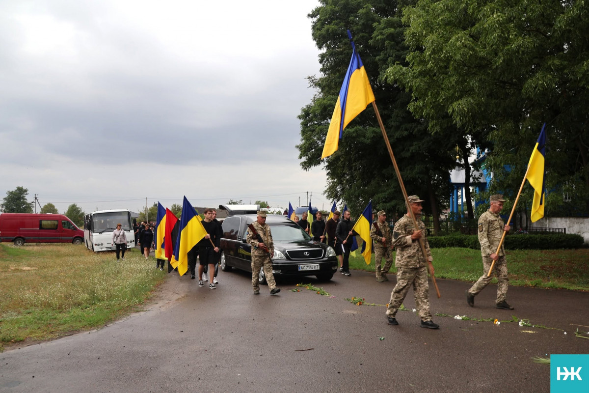 На Волині попрощалися із захисником Сергієм Клапінським, життя якого трагічно обірвала ДТП