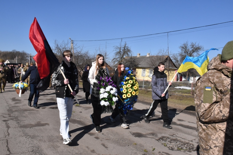 Дорогою додому зупинилося серце: на Волині попрощалися із військовим Анатолієм Стасюком