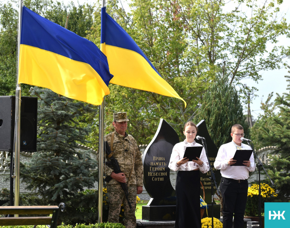 Сльози, голуби та шана загиблим захисникам: у громаді на Волині відкрили Алею пам’яті Героям