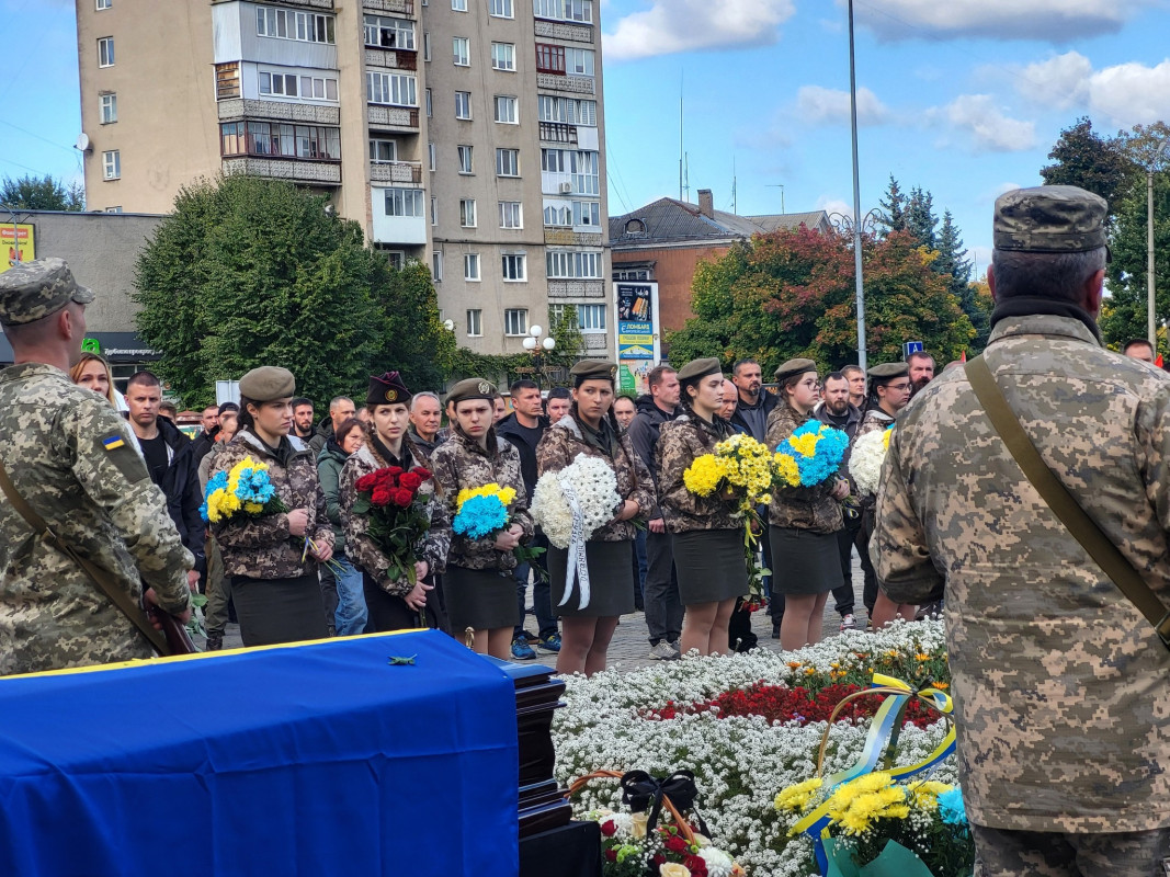 Не дочекався народження дитини: на Волині попрощались з Героєм Леонідом Семенюком