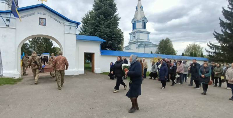 У липні став до лав захисників, а в листопаді - загинув: біля Луцька поховали Героя Миколу Андрійчука, який вважався зниклим безвісти