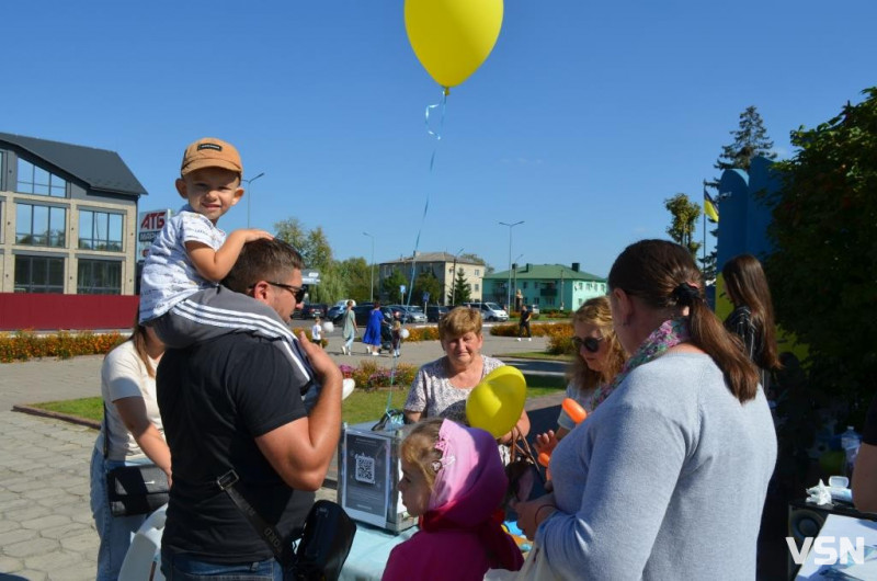 В місті на Волині на благодійному святі зібрали майже 150 тисяч гривень для ЗСУ. Фоторепортаж