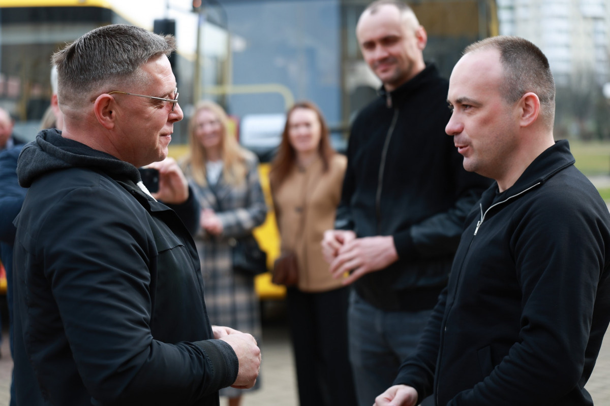 Чотири громади Волині отримали нові автобуси для учнів