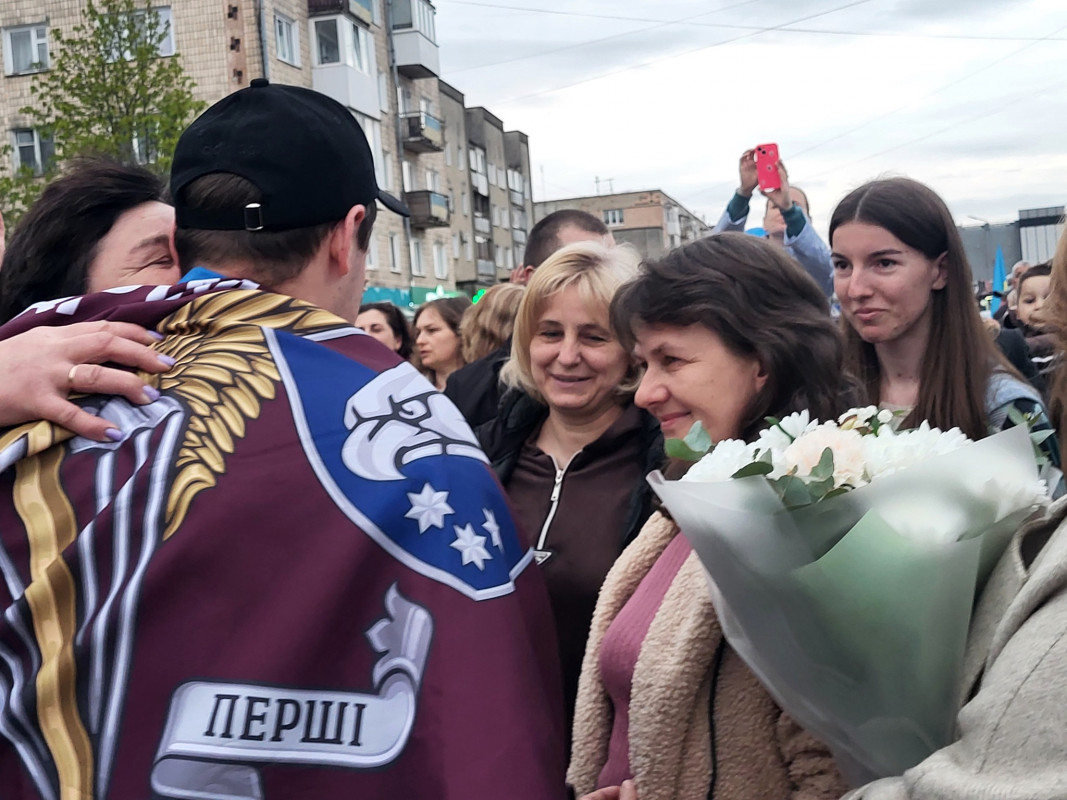 Після півтора року полону додому повернувся Герой з Волині Максим Муха