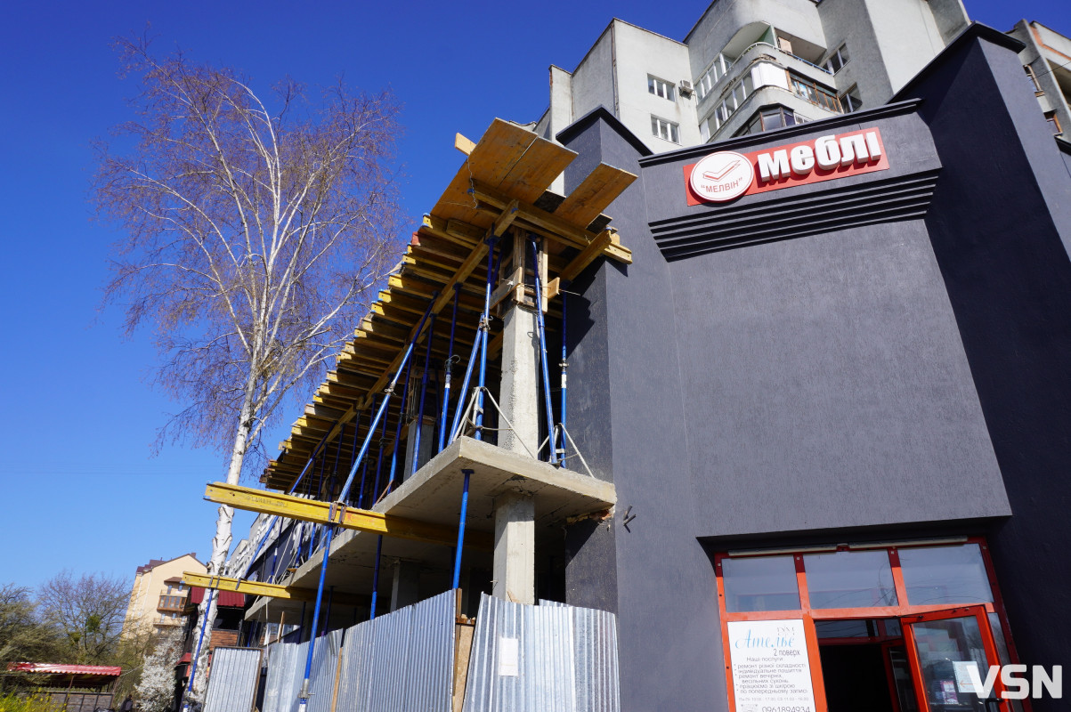 Скандальне будівництво біля РАЦСу у Луцьку: без документів, власників і контролю