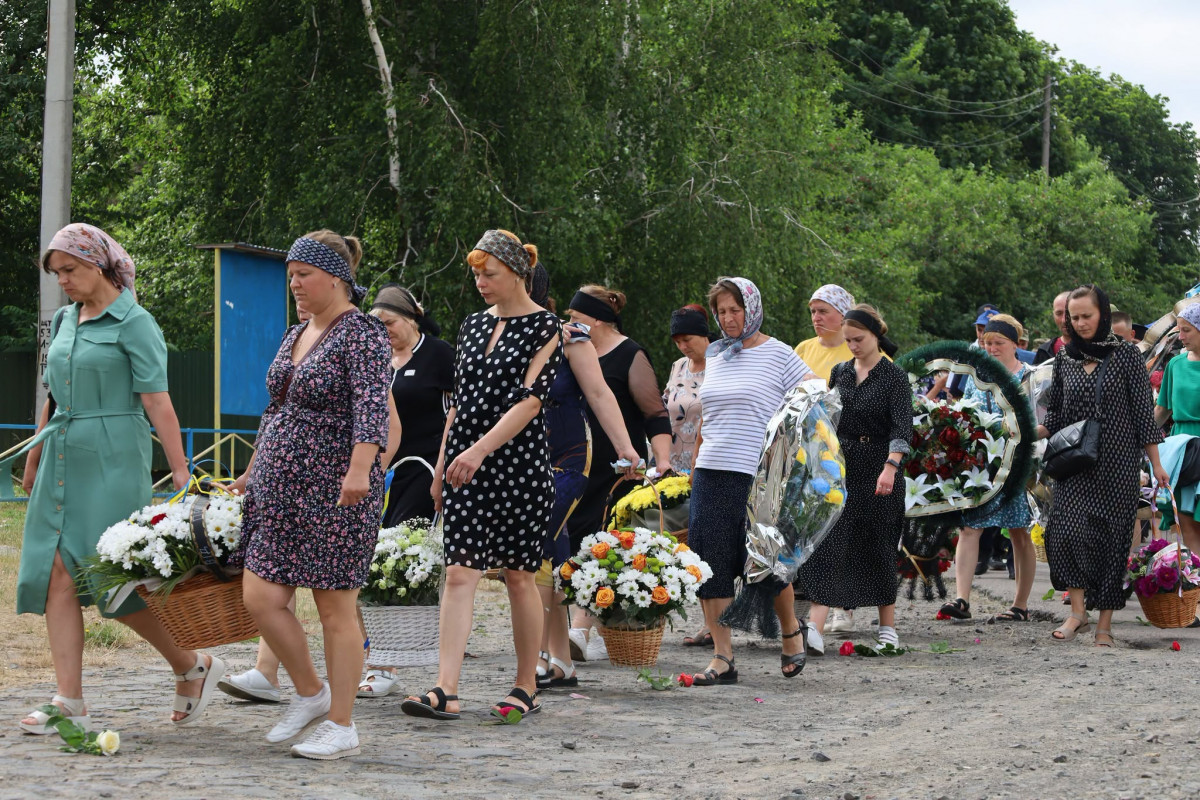 Тривалий час вважався зниклим безвісти: на Волині в останню земну дорогу провели захисника Андрія Стернічука