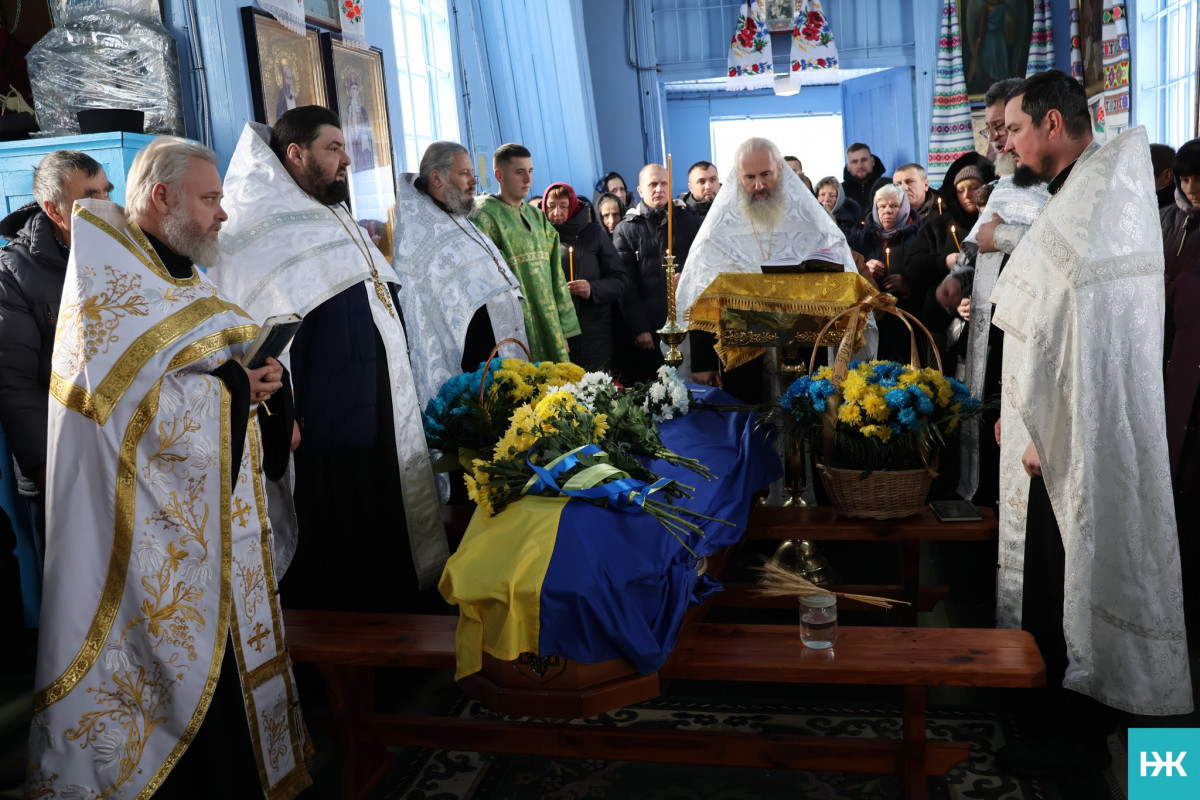 Довгою була остання дорога додому: на Волині попрощалися з воїном Володимиром Сірцем