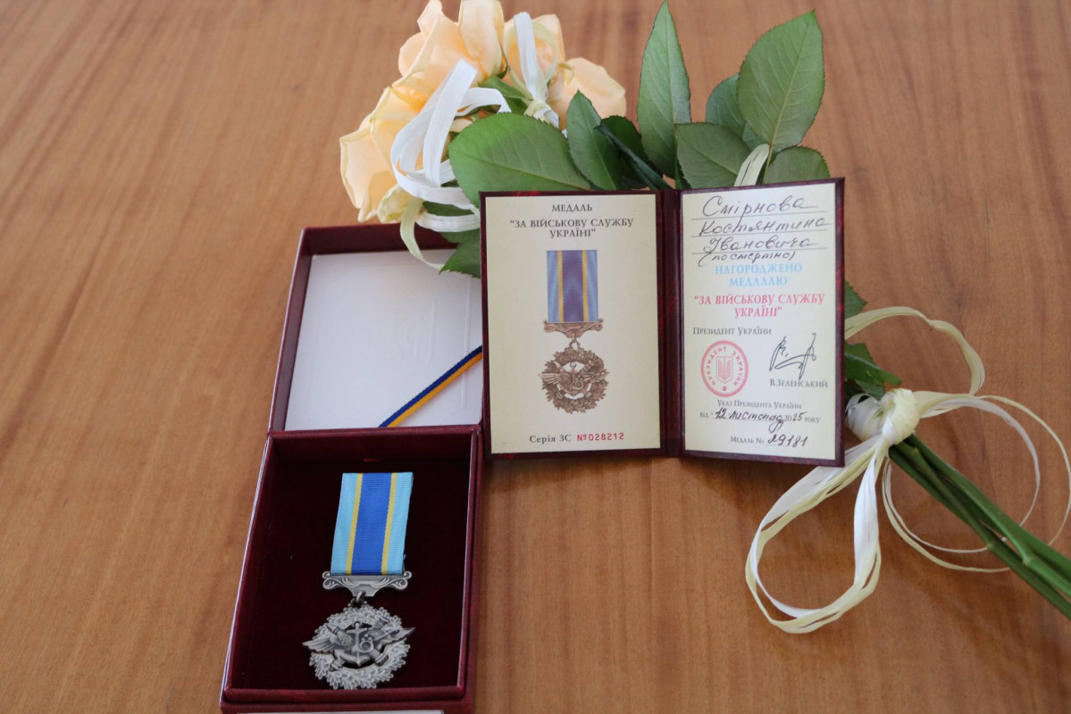 Довгий час вважався зниклим безвісти: на Волині батькам молодого Героя вручили його посмертну нагороду