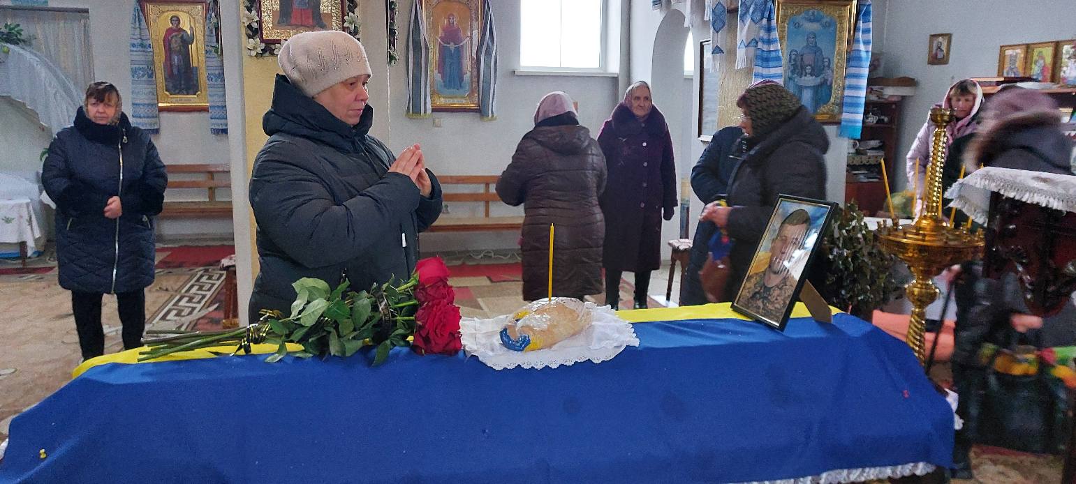 Більше року вважався зниклим безвісти: на Волині попрощалися з Героєм, якому навіки 42