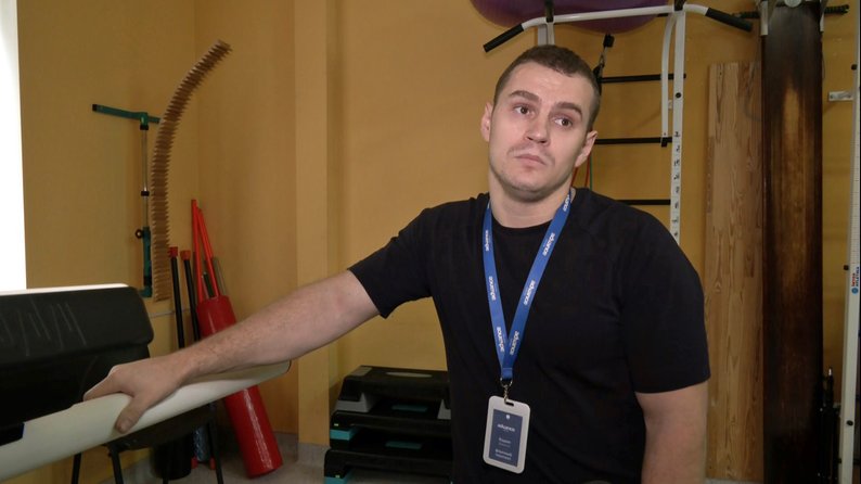 49-річний боєць із Луцька, якому ампутували обидві ноги, вчиться ходити заново