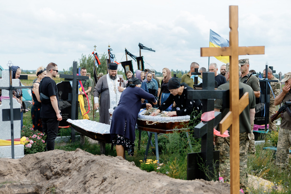 Загинув унаслідок ворожого мінометного обстрілу: на Волині попрощались із Героєм Леонідом Івчуком