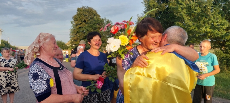 Повернення з полону: захисник з Волині вперше ступив на рідну землю після реабілітації