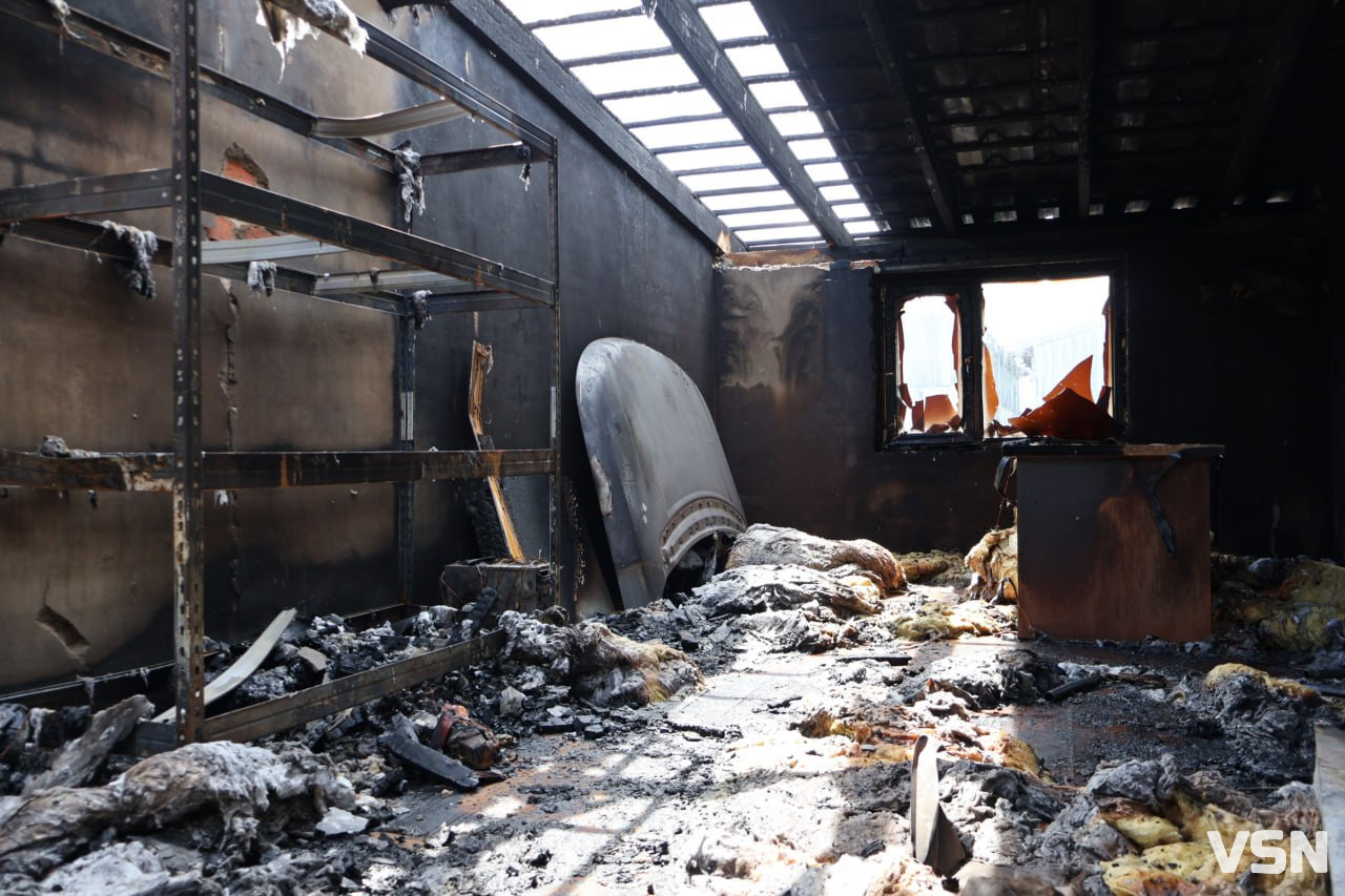 Внаслідок вибуху зруйновано 16 гаражів і пошкоджено щонайменше 5 автомобілів: репортаж з епіцентру ворожої атаки на Луцьк