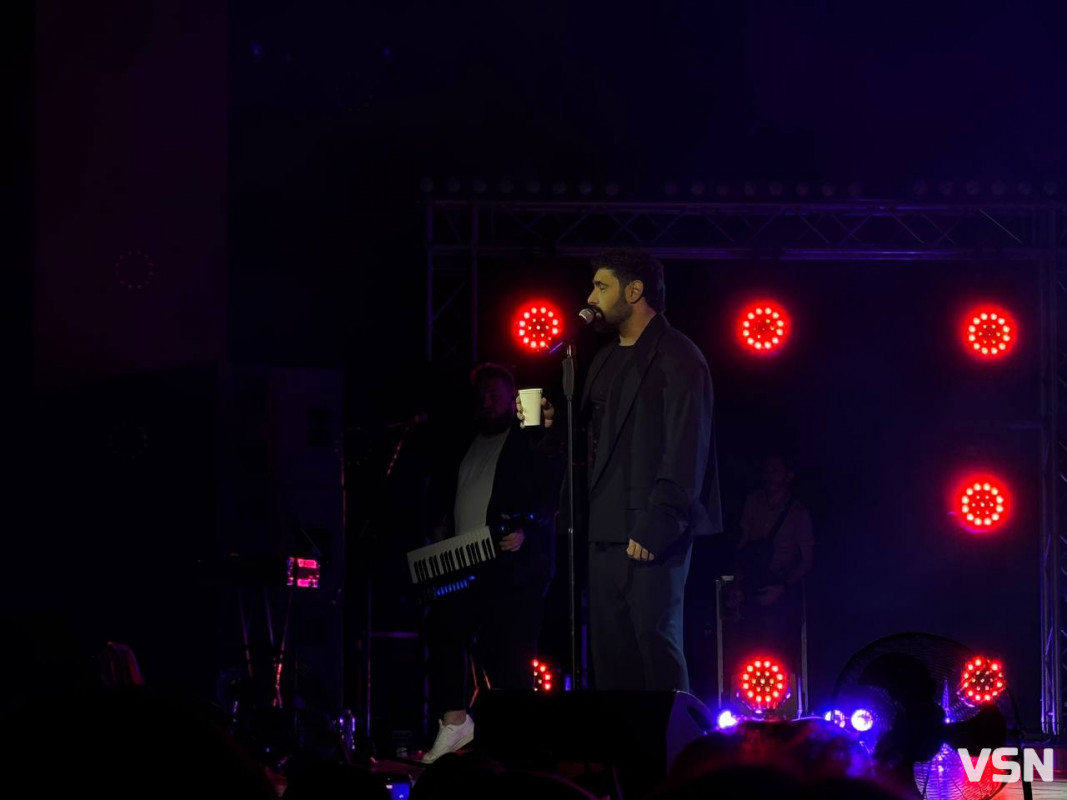 «Пінаколада» дарує другу молодість»: Віталій Козловський зібрав повний зал у Луцьку