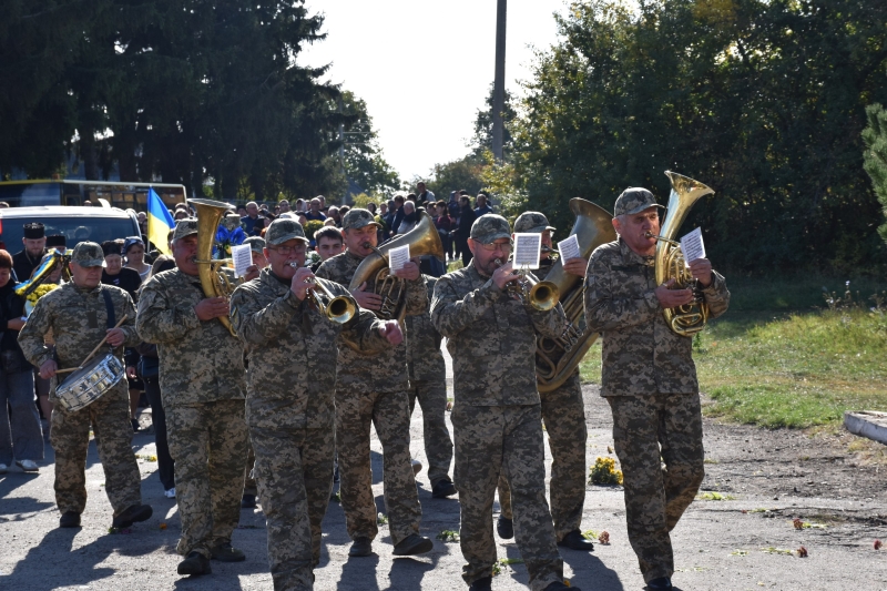 На Волині провели в останню путь 46-річного Героя Леоніда Мізернюка