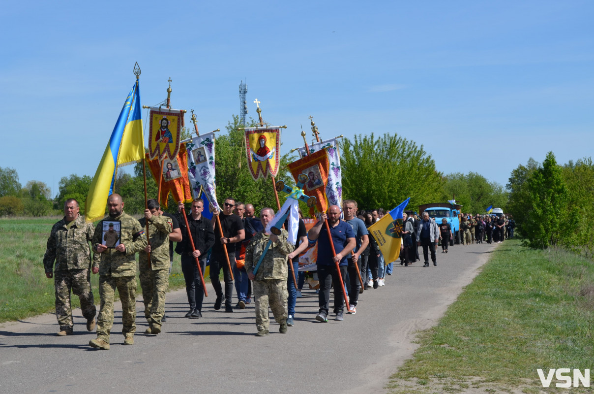 Був людиною, до якої тягнулося серце: на Волині попрощалися з 26-річним Героєм Дмитром Слюсарем