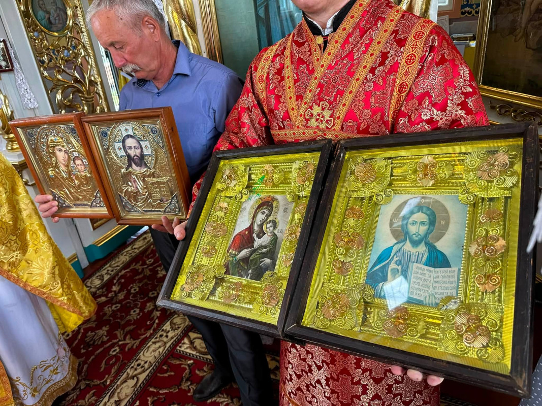 На Волині у двох храмах зберігатимуть ікони, врятовані зі зруйнованої церкви в Гуляйполі