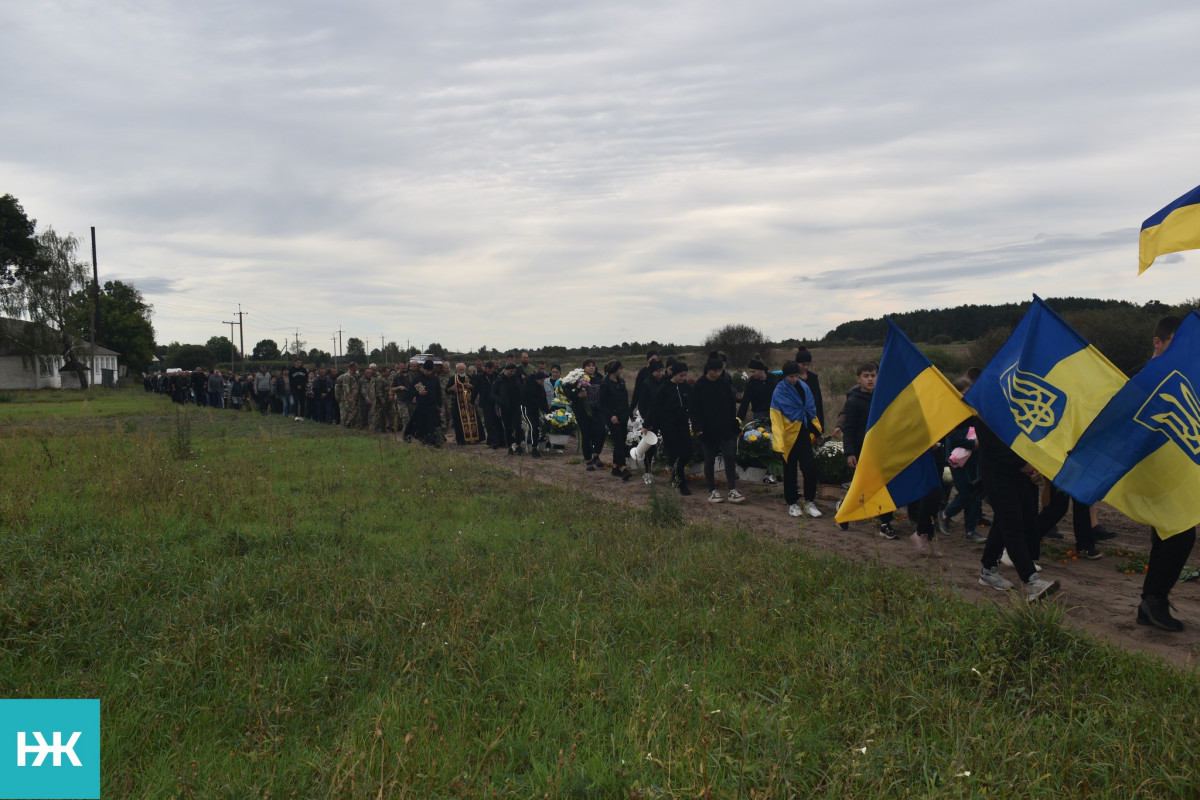 Маленька донечка втратила батька: на Волині провели в останню путь Героя Володимира Дарчича