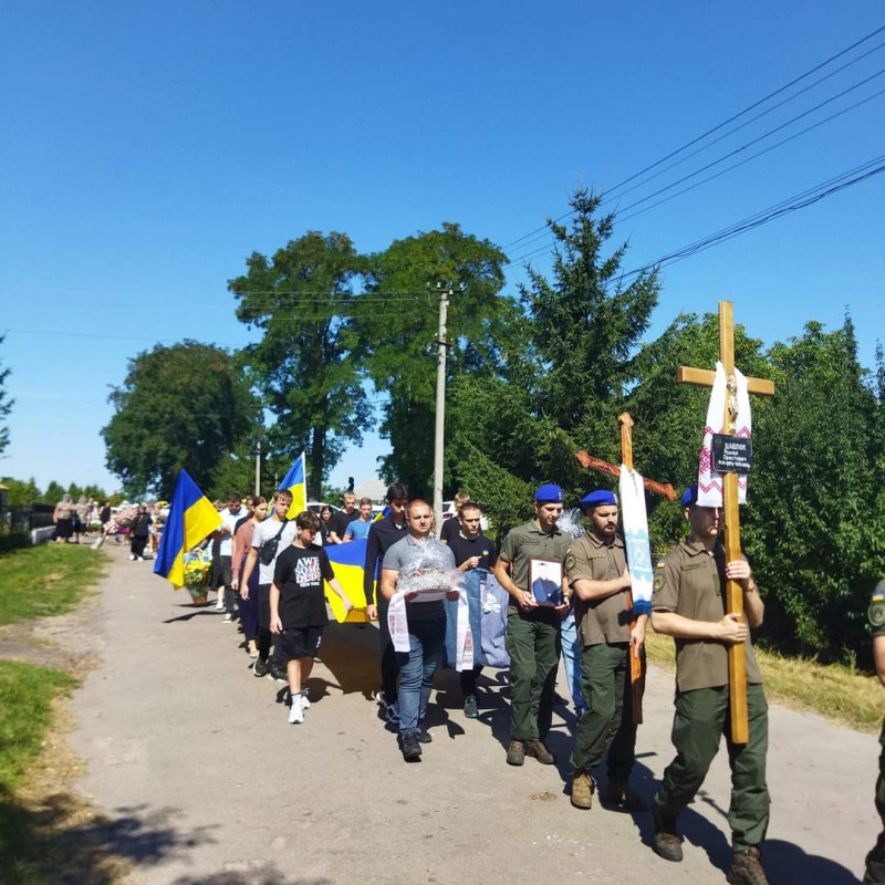 Мати чекала з перемогою, а зустріла в домовині: попрощалися із ексфутболістом волинського клубу Романом Шавлюком