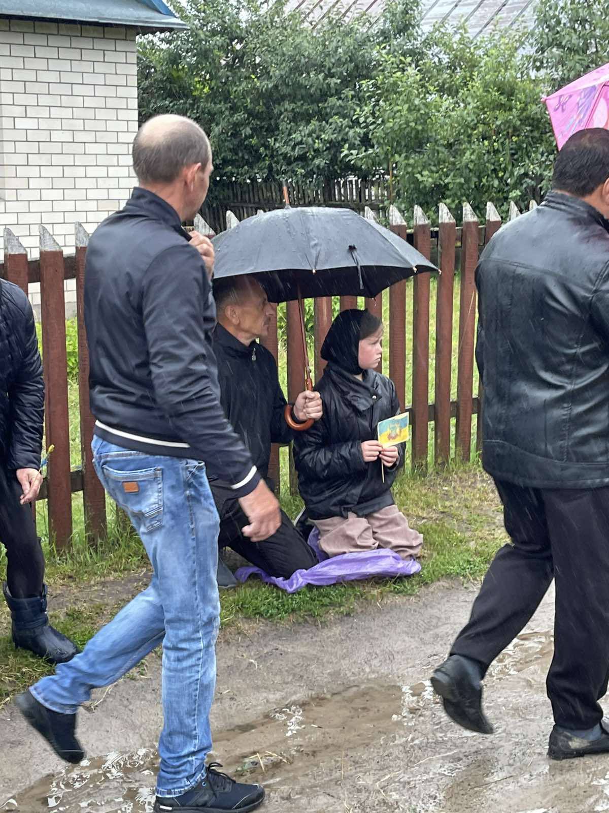 Загинув у бою на Донеччині: на Волині попрощалися з Героєм Віктором Копетюком