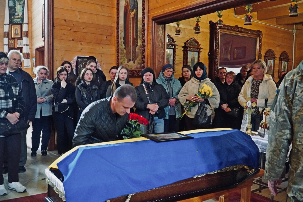 Повернувся з-за кордону, щоб захищати Україну: на Волині попрощалися з 20-річним Героєм Миколою Адамчуком