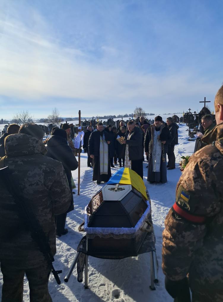 Загинув майже три роки тому: на Волині попрощалися з Героєм Олександром Оксенюком