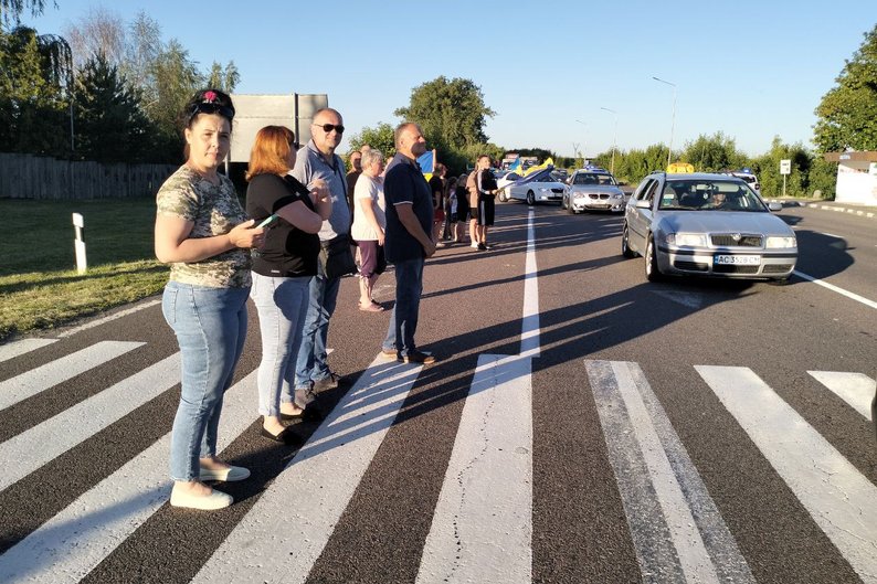 Волиняни зустріли звільненого з російського полону військового Михайла Данилюка