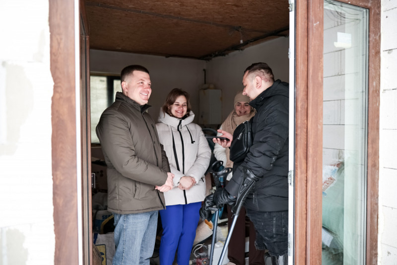 Ветеран з Волині отримав сертифікат на житло й облаштовує інклюзивний дім для родини