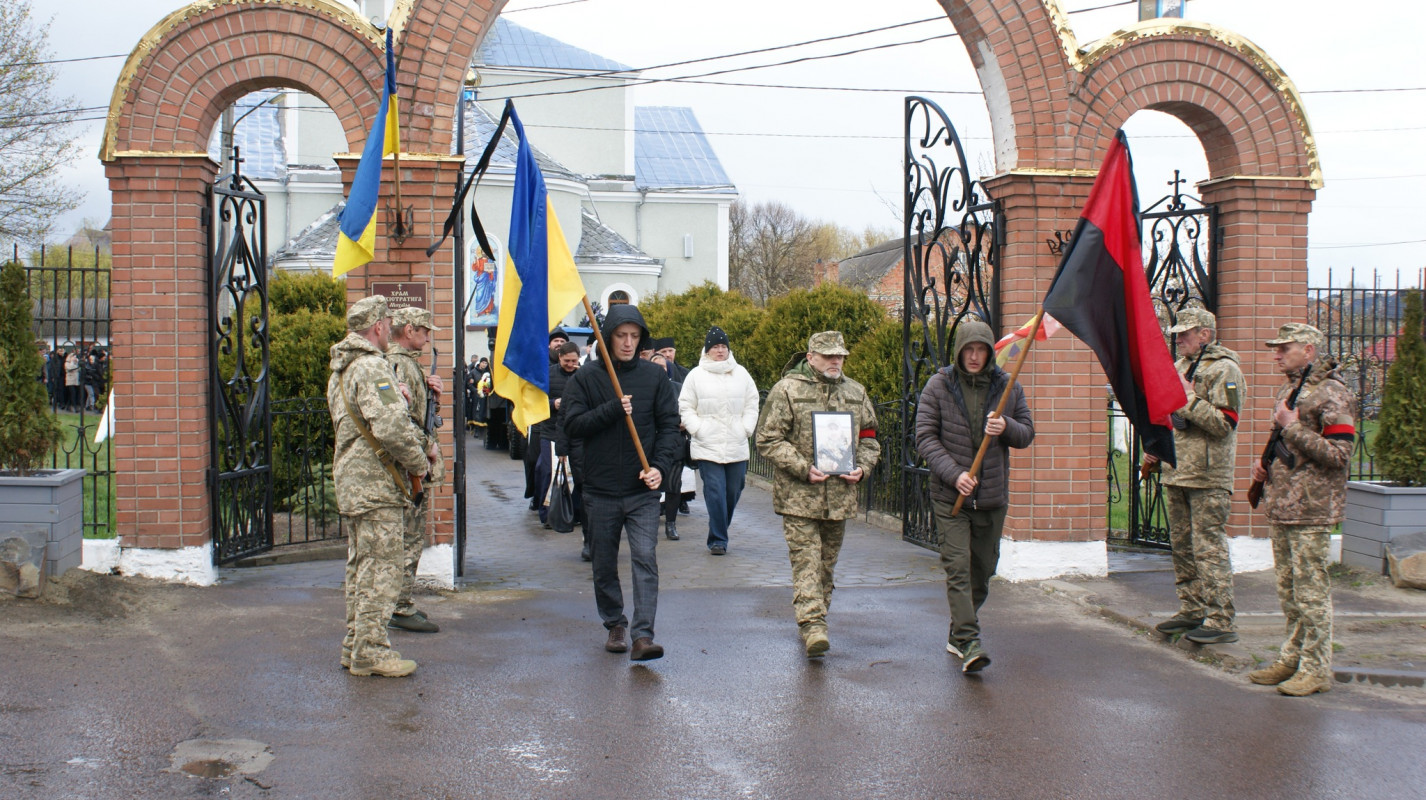 До останнього подиху – за Україну: у Луцькому районі попрощалися з Героєм Сергієм Мандзюком  