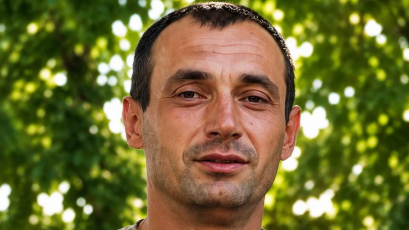 «Хрест Героя» для полеглого сина: матері захисника з Волині передали посмертну нагороду