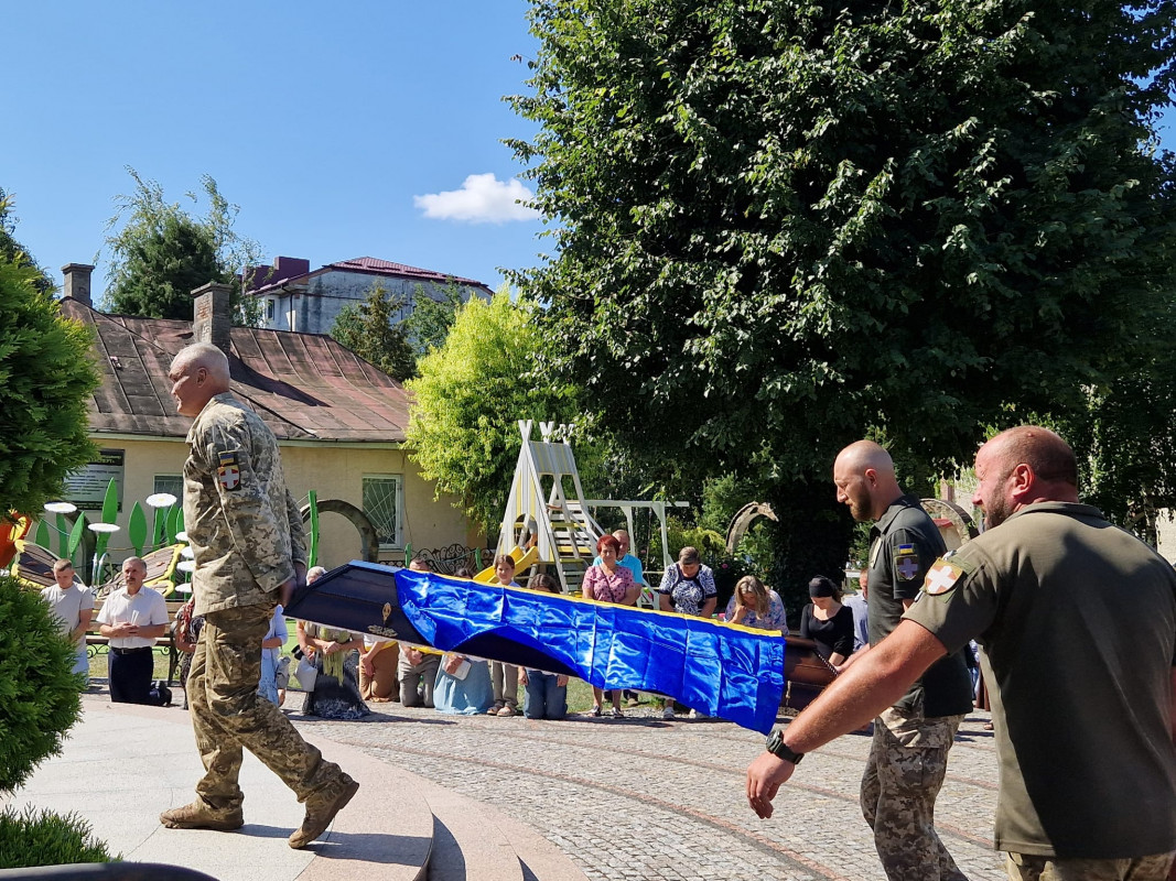 З братом повернувся з-за кордону і став на захист України: на Волині попрощались із Героєм Володимиром Гаврилюком