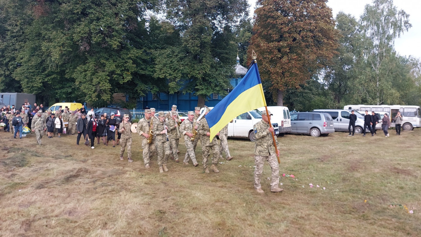Залишилася дружина, дві доньки та троє онуків: на Волині попрощались з Героєм Василем Дуркотом