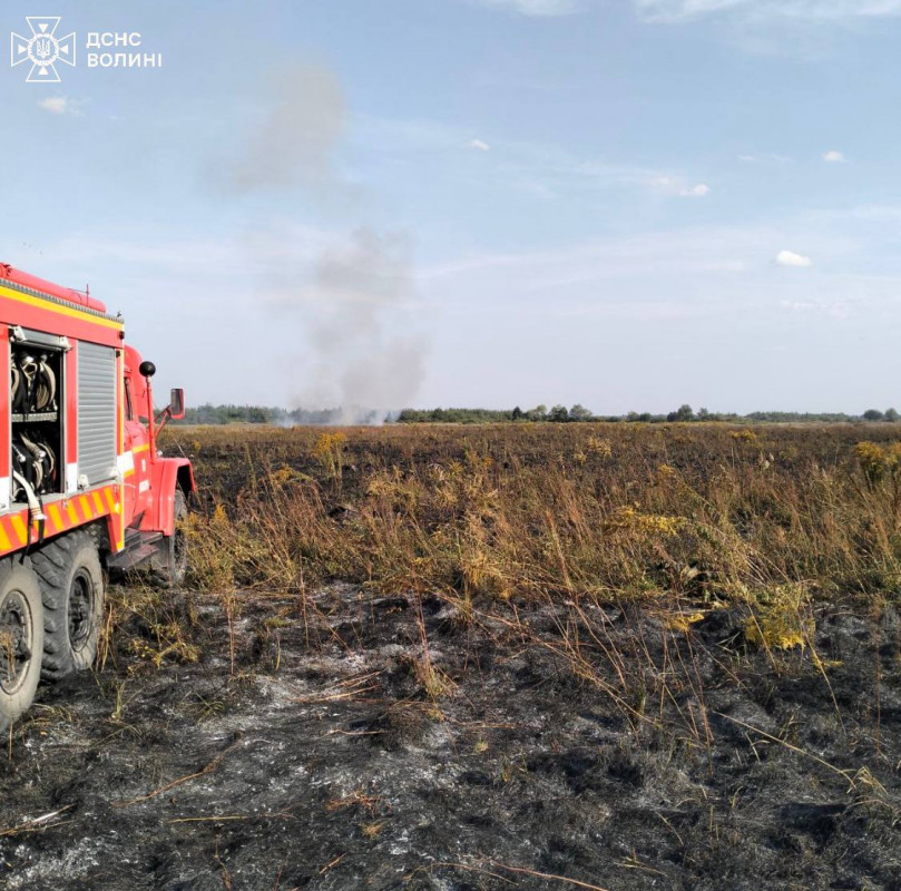 На Волині майже увесь день гасили торф