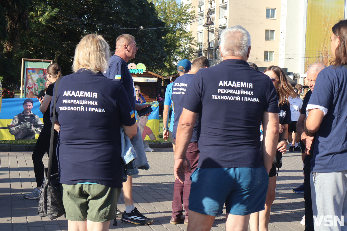 «Луцьк біжить за Героїв»: сотні містян долучилися до патріотичного забігу пам’яті. Фоторепортаж