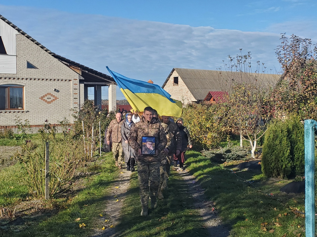 Без батька залишились дві доньки: на Волині попрощалися з Героєм Андрієм Хомичем