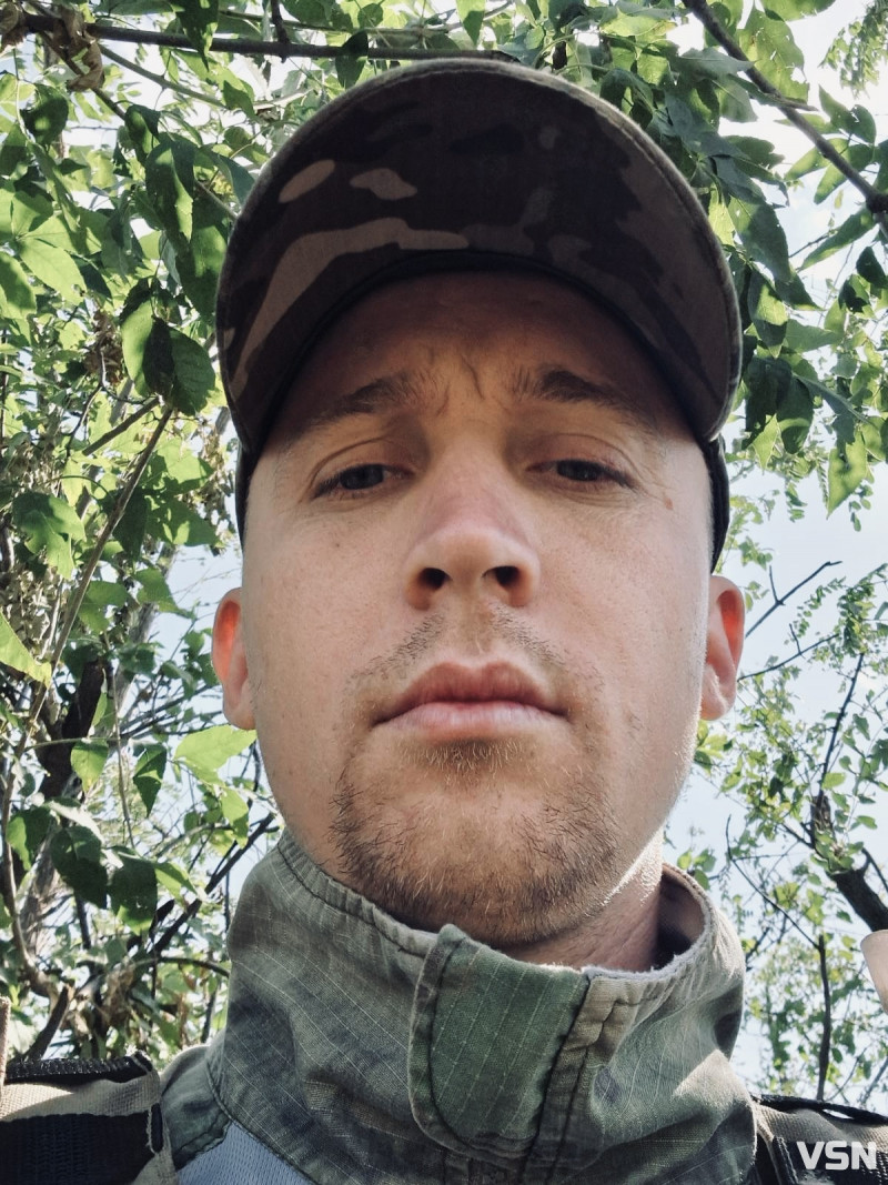 На світанку після загибелі дав про себе знати уві сні. Спогади про полеглого захисника з Волині