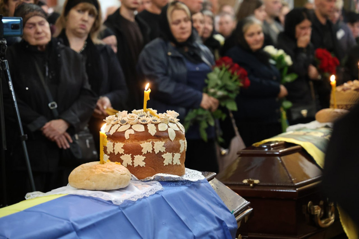 Траурний день у Луцьку: громада попрощалася з трьома захисниками України