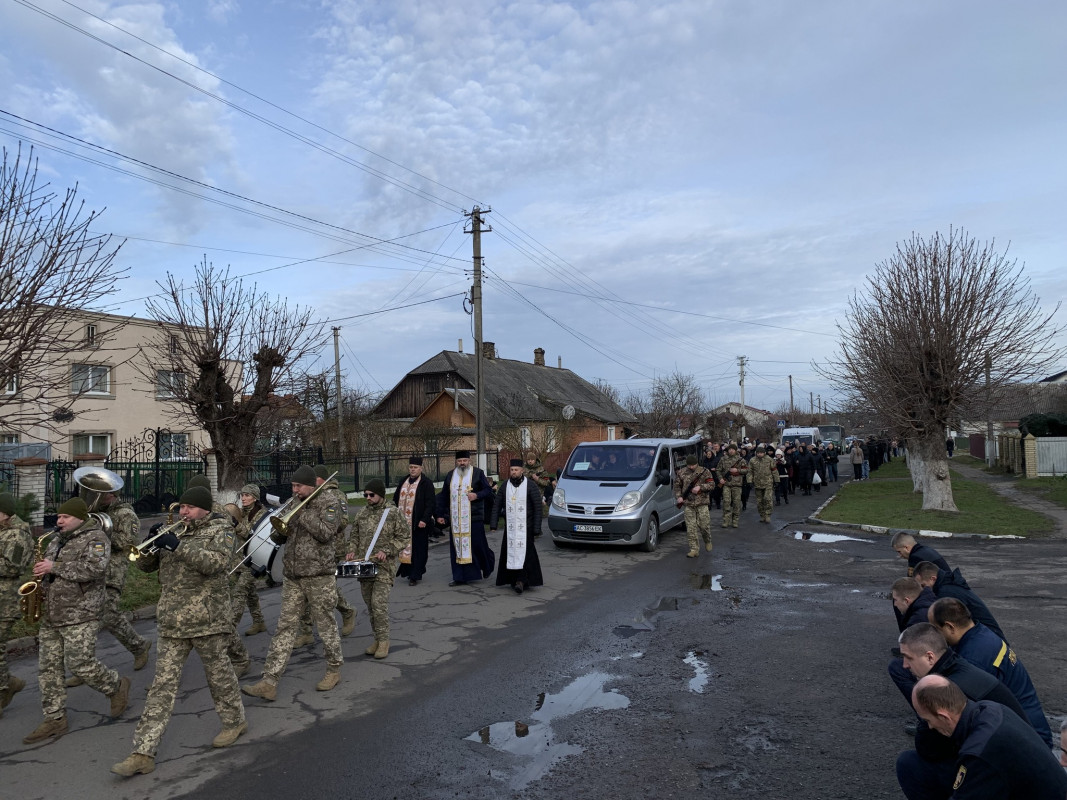 Майже через 7 місяців повернувся додому: на Волині попрощалися з 33-річним Героєм Дмитром Трофімюком