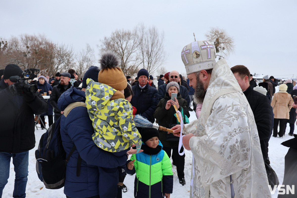 Як у Луцьку освячували воду на річці Стир. Фоторепортаж