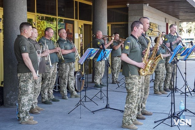 Особливий захід просто неба: у центрі Луцька відбувся концерт військового оркестру