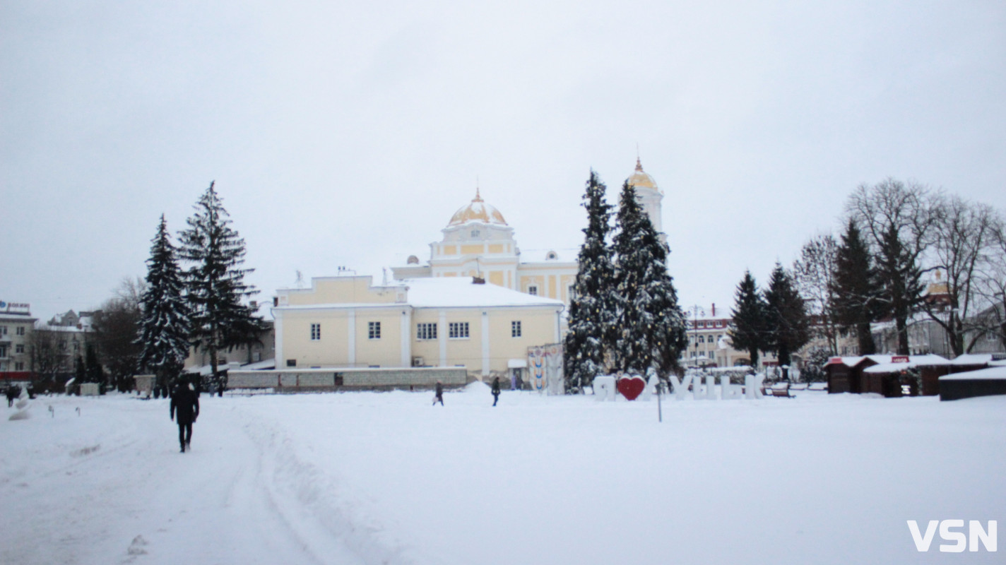 Луцьк після тижня снігопадів: фоторепортаж із засніжених вулиць міста
