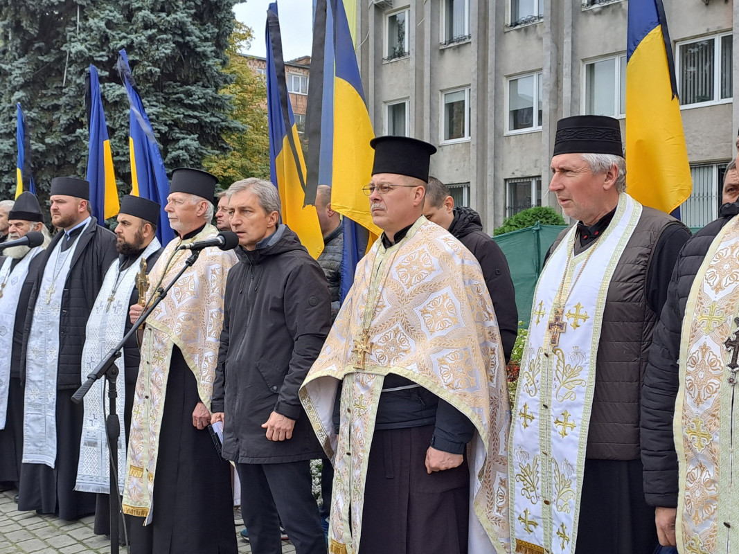Ковель у жалобі: місто попрощалося з трьома Героями