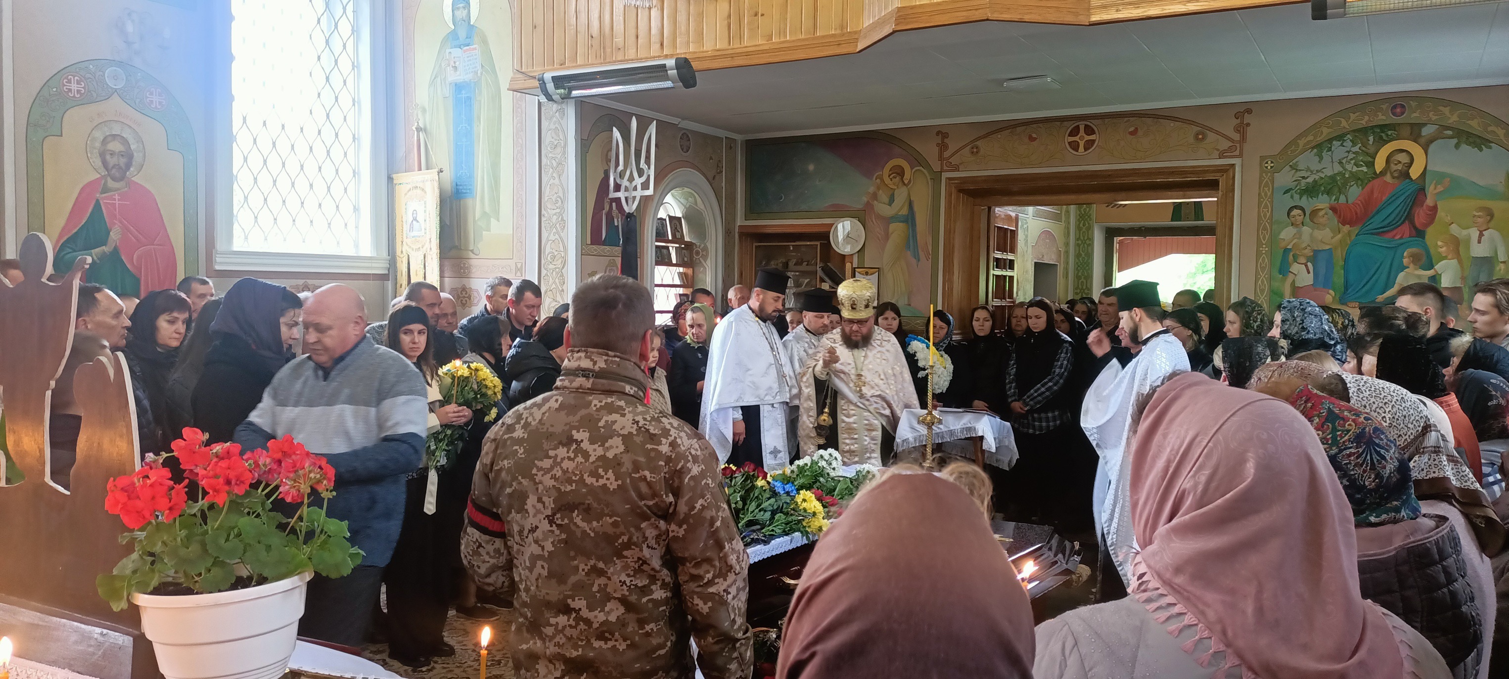 Без надійного плеча залишилися дружина, син та донька: на Волині попрощались з Героєм Павлом Плисюком